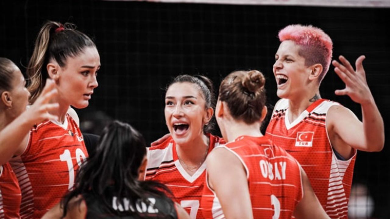 A Milli Kadın Voleybol Takımı'ndan tarihi başarı!