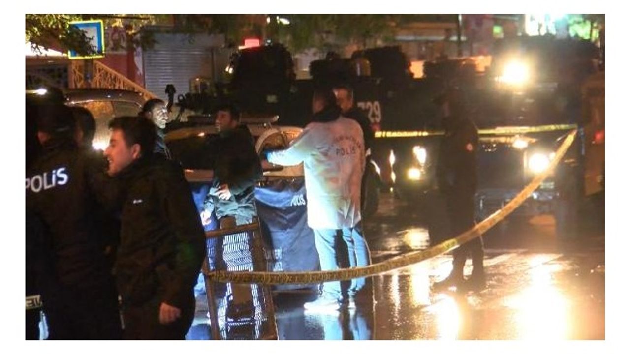 Beyoğlu'nda polis ile şüpheliler arasında çatışma: 1 ölü, 1'i polis 2 yaralı 
