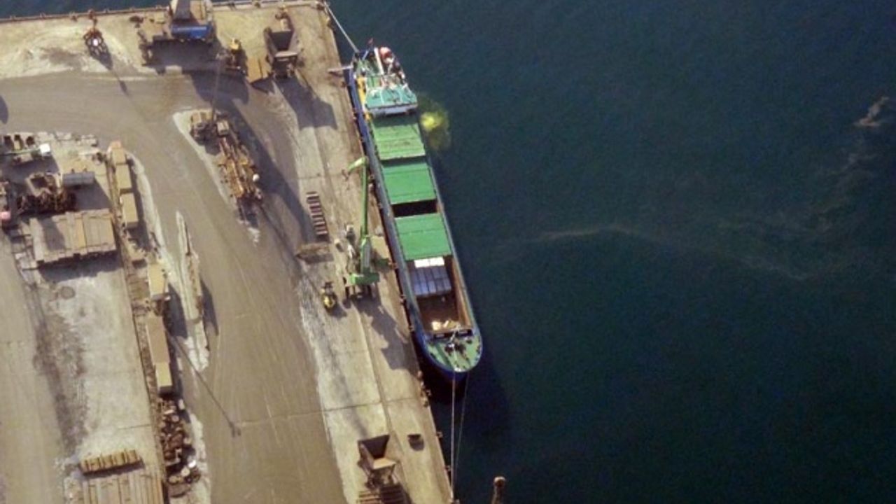 İzmit Körfezi'ni kirleten gemiye 3 milyon 550 bin lira ceza