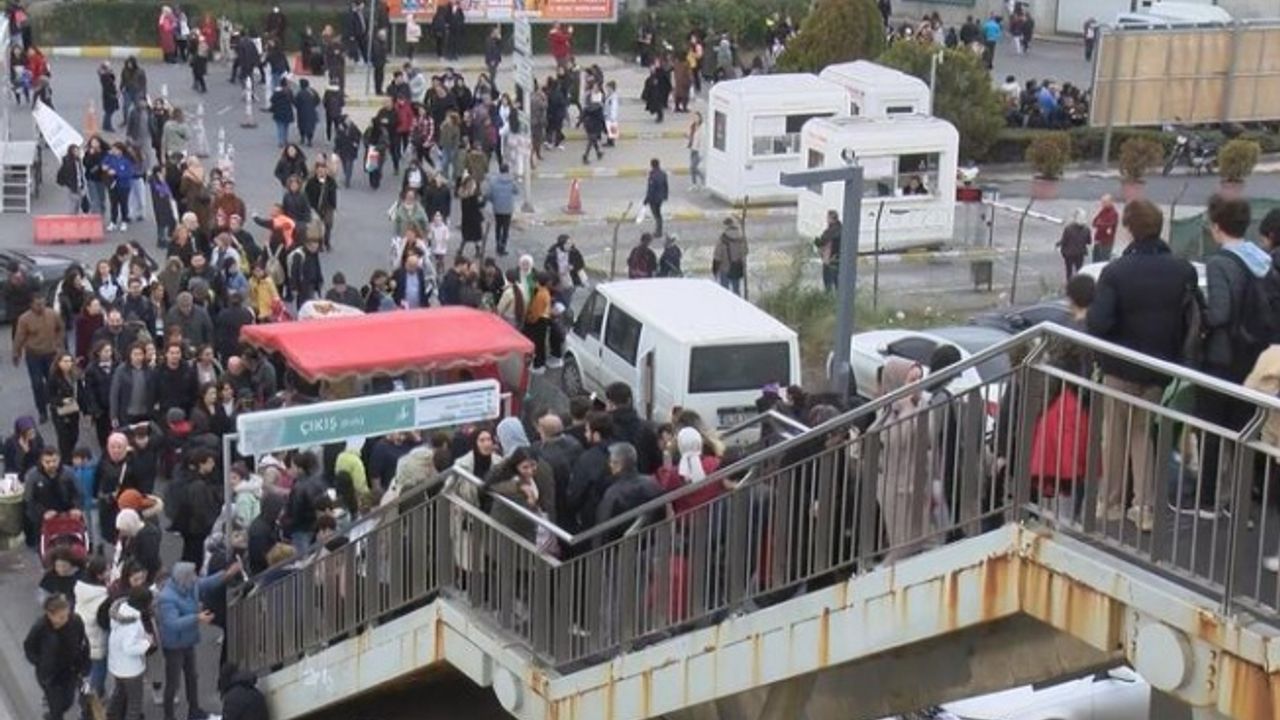 TÜYAP Kitap Fuarı kalabalığı: Sanki bütün İstanbul buraya geliyor gibi 