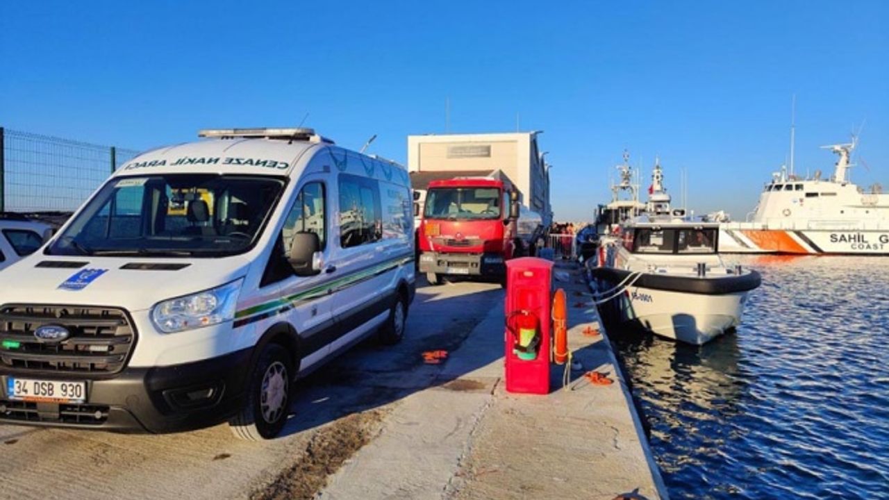 Yunan unsurlarınca geri itilen 43 göçmen kurtarıldı; 1’i hamile, 2 kadının cesedine ulaşıldı