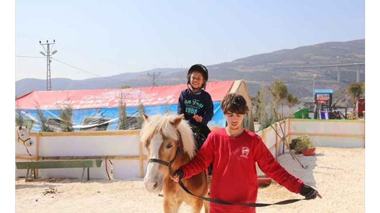 Gaziantep'te çocuklar atlı terapiyle depremin travmatik etkisinden uzaklaşıyor 