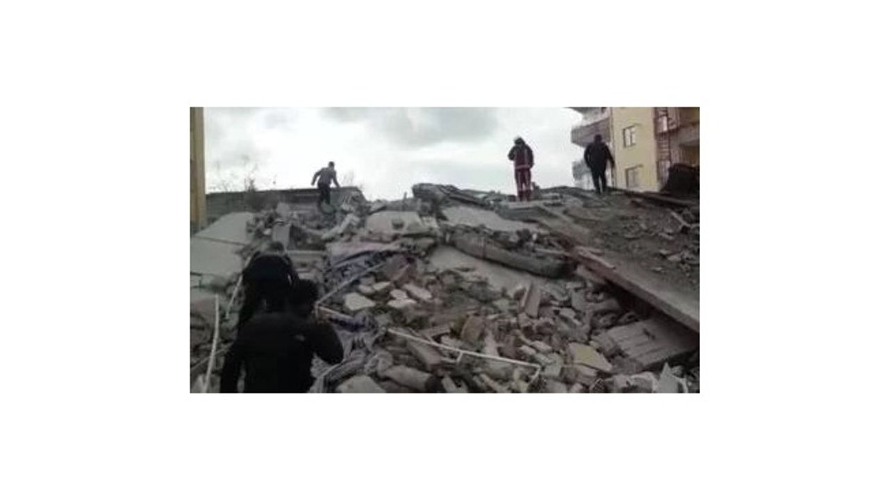 Malatya’da 5 katlı bina çöktü 