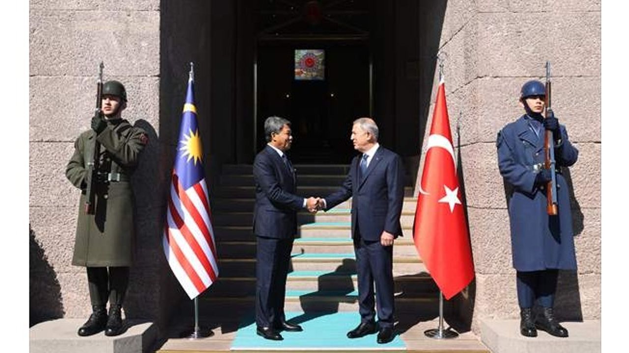 Milli Savunma Bakanı Akar, Malezya Savunma Bakanı Hasan ile görüştü