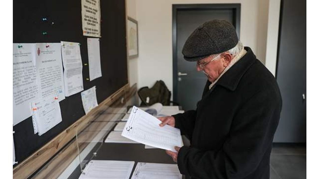 Vatandaşlar seçmen kütük kayıtlarını incelemeye başladı