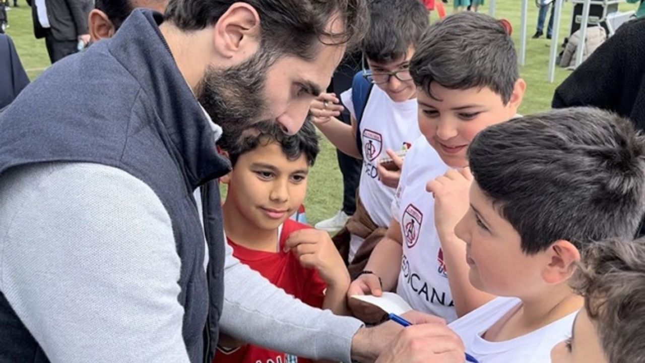 Altıntop: Genç futbolcu kardeşlerimizi futbolun merkezine koymamız gerekir
