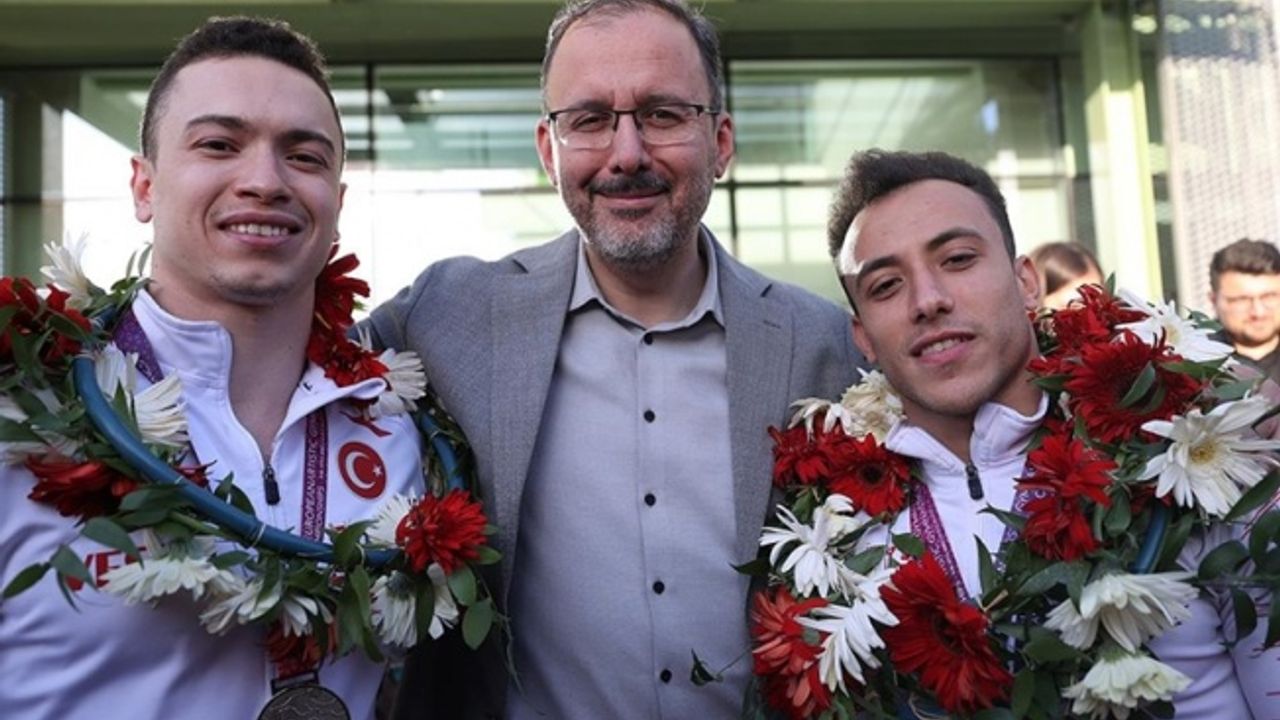 Bakan Kasapoğlu, Avrupa Cimnastik Şampiyonası'ndan dönen Türk sporcuları karşıladı