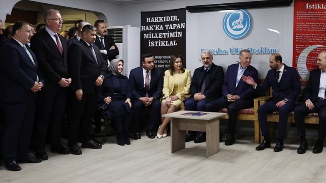 Cumhurbaşkanı Erdoğan, Bağcılar Ülkü Ocakları'nı ziyaret etti