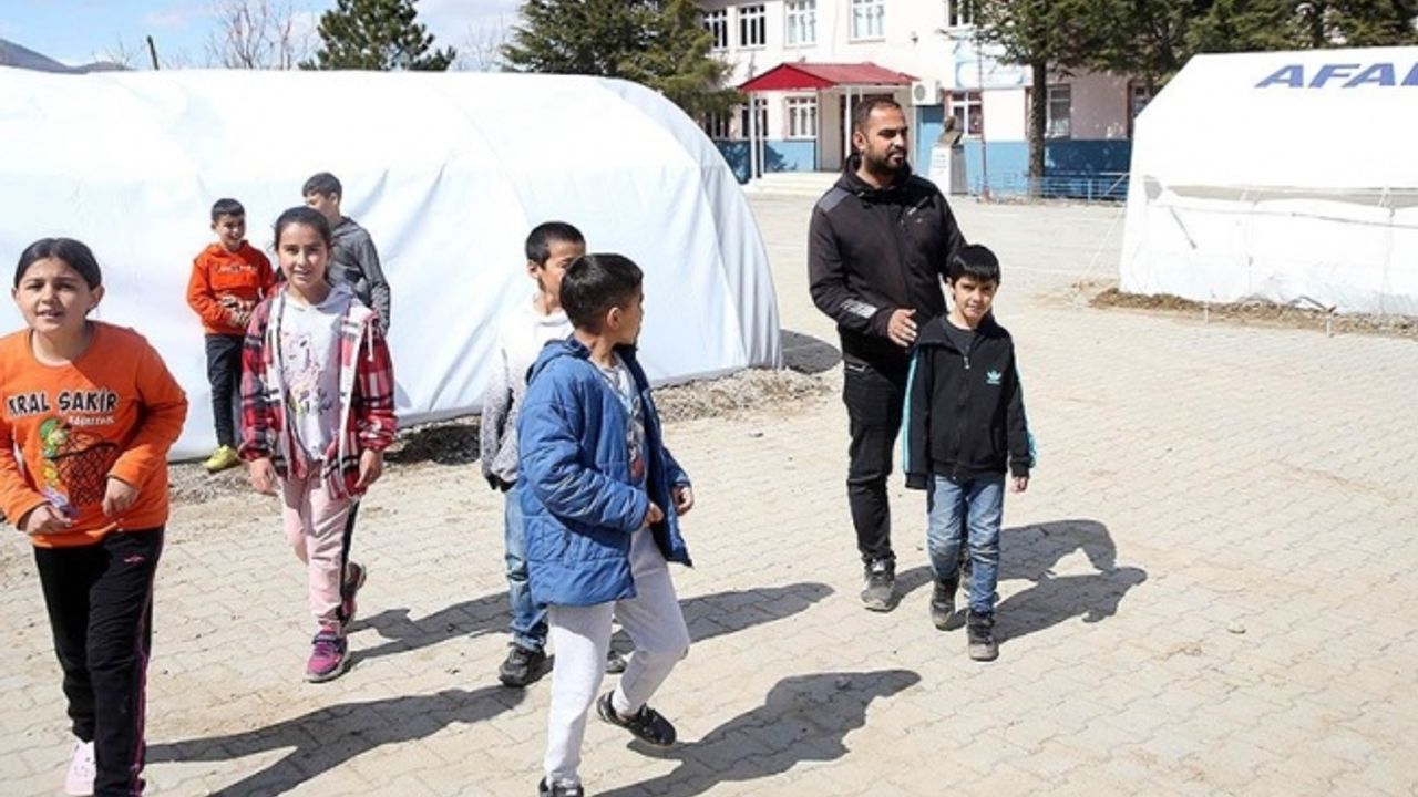 Depremin vurduğu Göksun'un kırsal mahallesinde çocukları okul heyecanı sardı