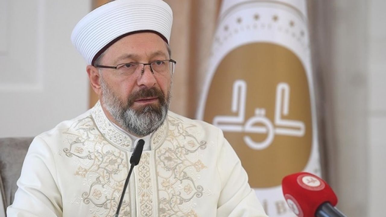Diyanet İşleri Başkanı Erbaş'tan Kadir Gecesi mesajı: Kur'an-ı Kerim, indiği geceyi bir ömre bedel kılmıştır