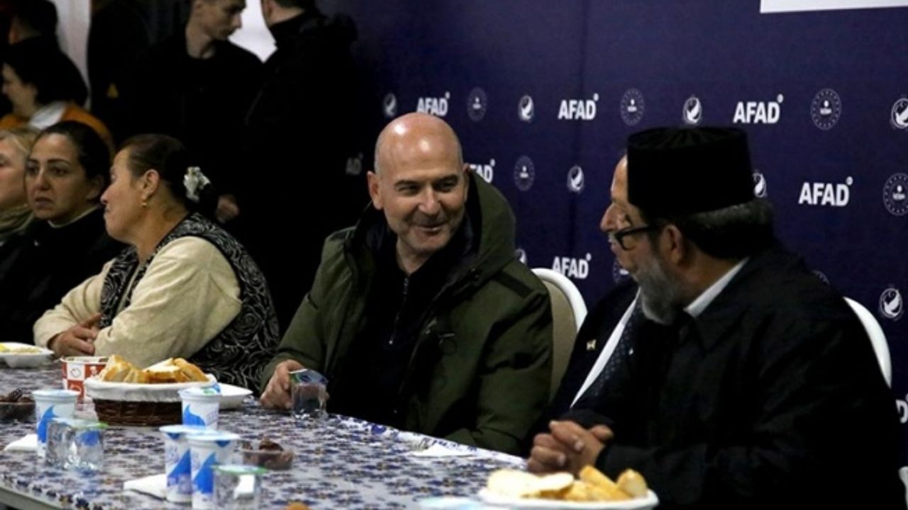 İçişleri Bakanı Soylu, Hatay'da depremzedelerle iftarda buluştu