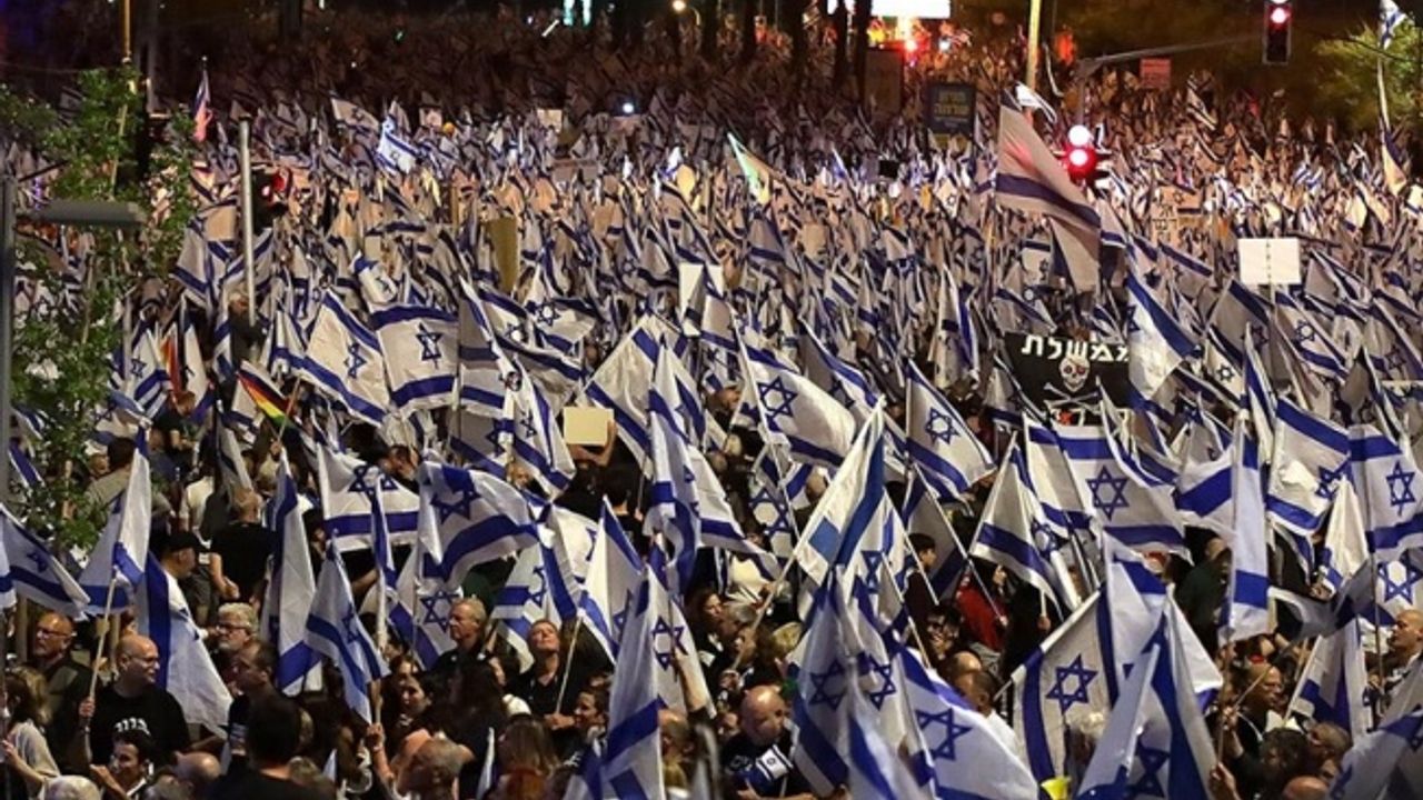 İsrailliler bölgede yükselen tansiyona rağmen "yargı reformu" protestolarına devam ediyor