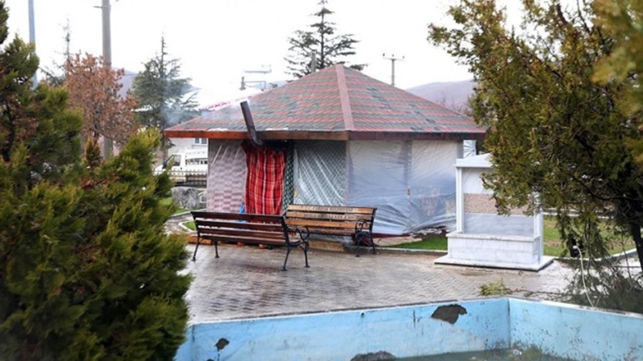 Kameriyeler depremzede ailelere yaşam alanı oldu