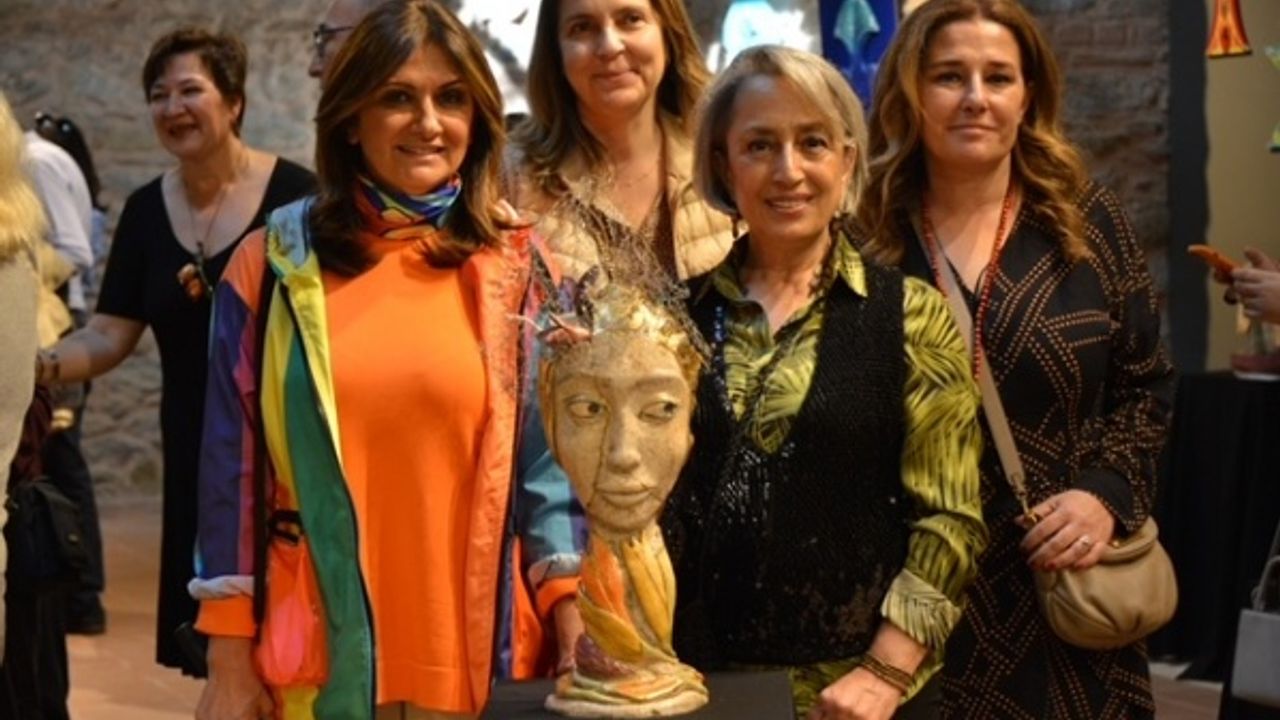 "Lale ve Kadın " Sergisi İstanbul Lale Vakfında Açıldı