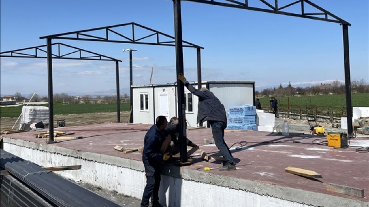 Malatya'da afetzede esnafa depreme dayanıklı iş yerleri kuruluyor