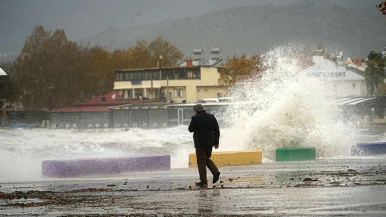 Meteoroloji'den Kuzey Ege'de kısa süreli fırtına uyarısı