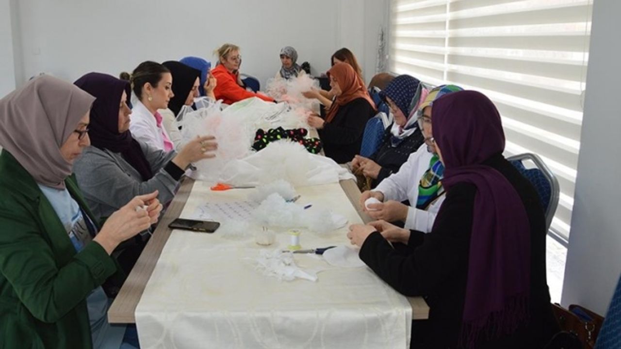 Sakarya'da kursiyerler depremzede çocuklara bayram hediyesi hazırladı