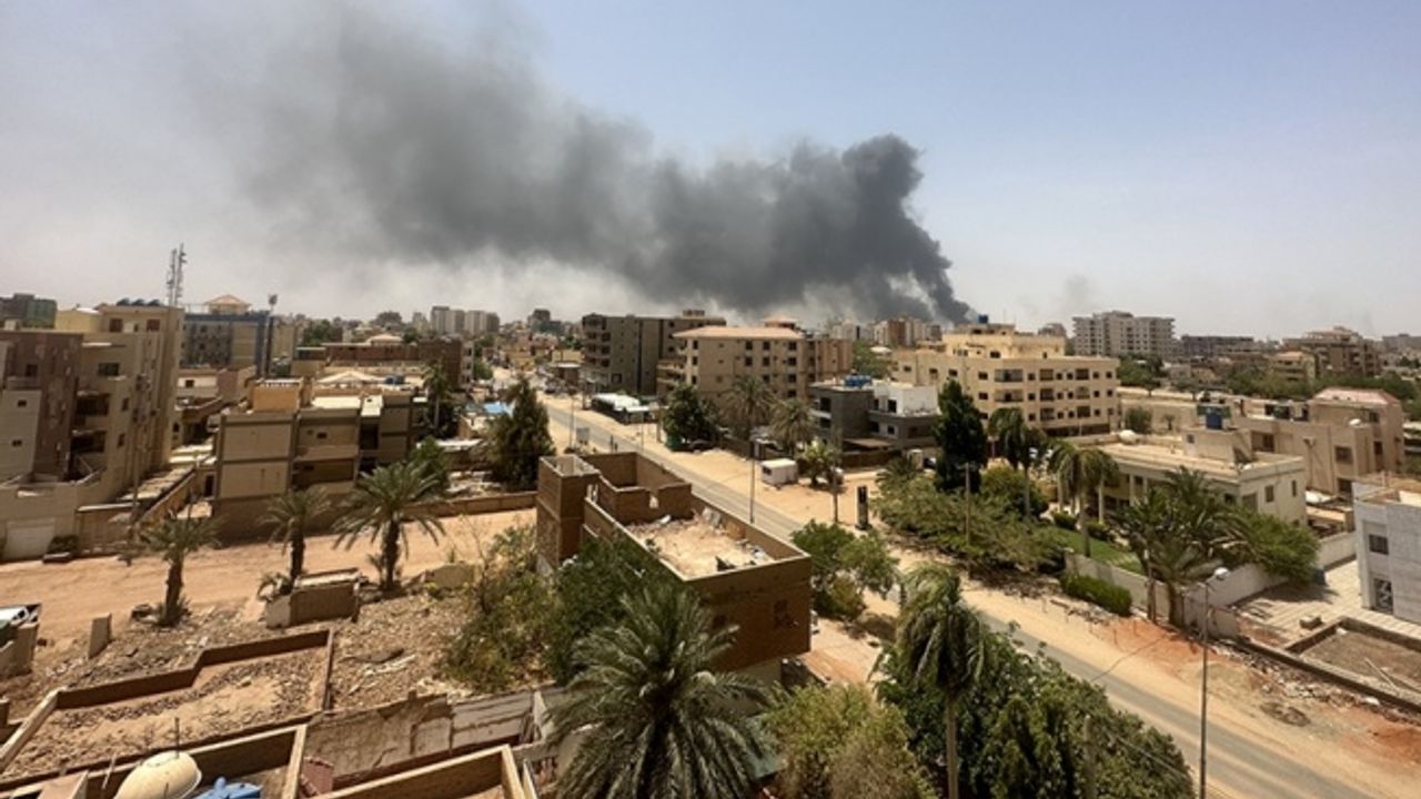 Sudan'daki çatışmaların ilk gününde 56 kişi öldü, 595 kişi yaralandı