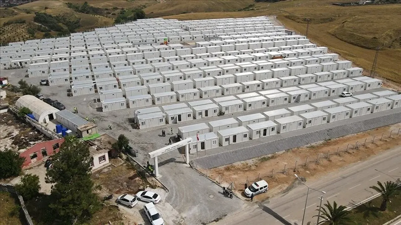 Adana'da depremzedeler için kurulan konteyner kentte yaşam başladı
