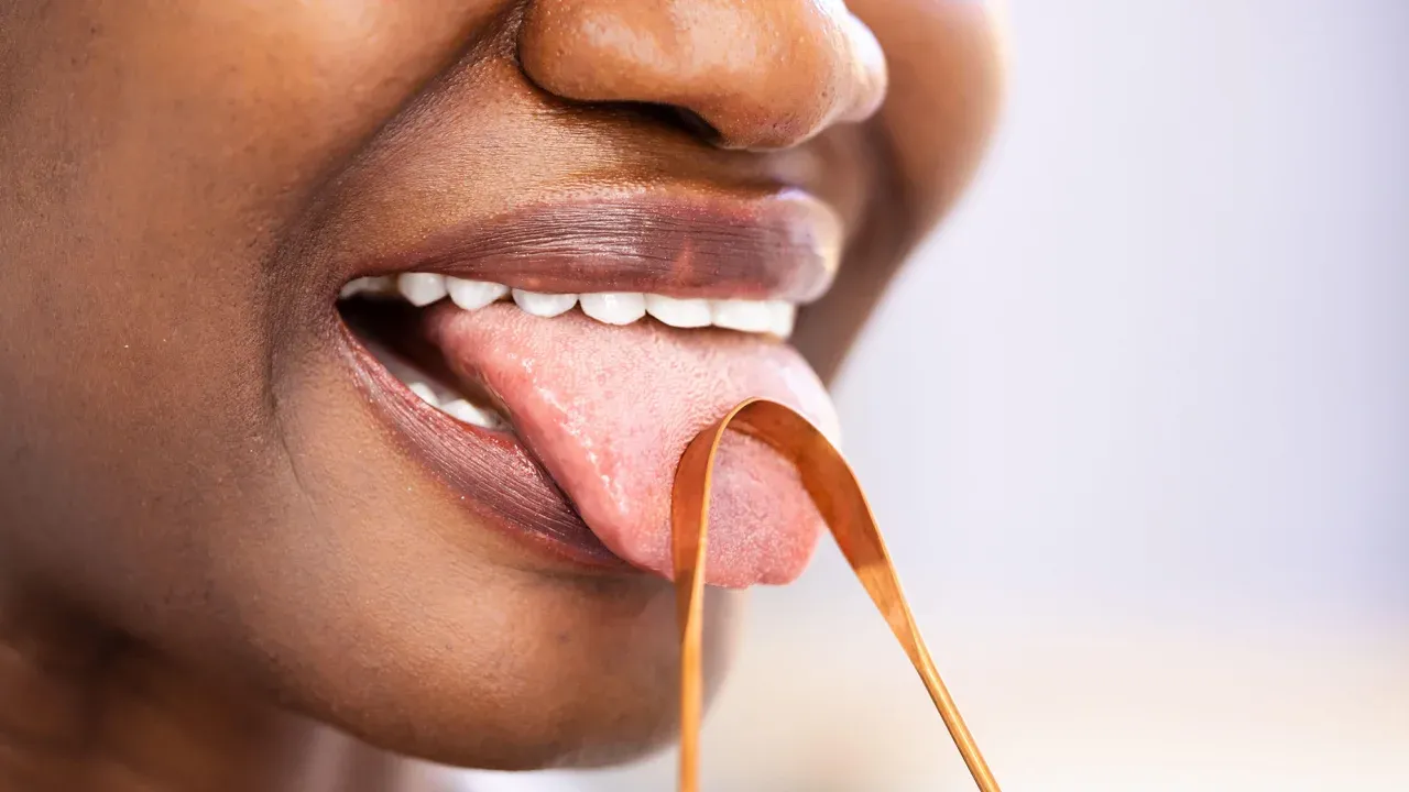 Dil temizleyicileri, diş hekimlerine göre ağız temizliği için harika bir yol