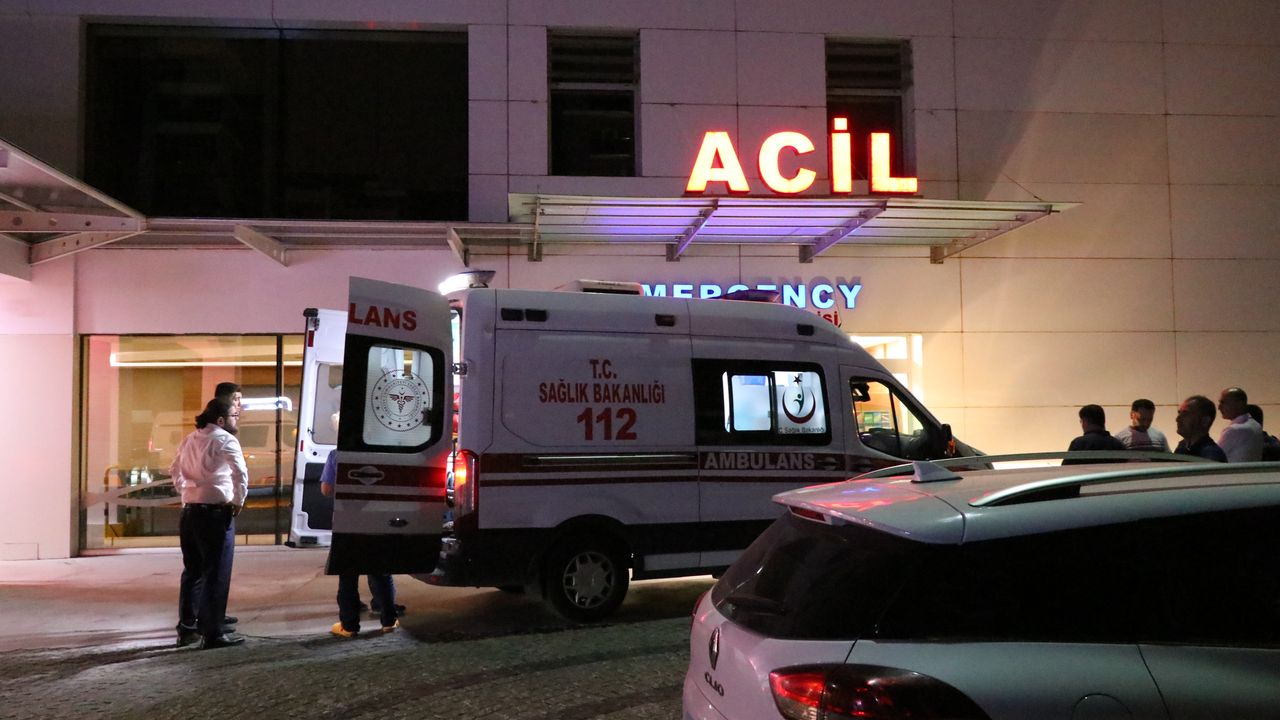İzmir'de çıkan bıçaklı kavgada 18 yaşındaki genç öldü