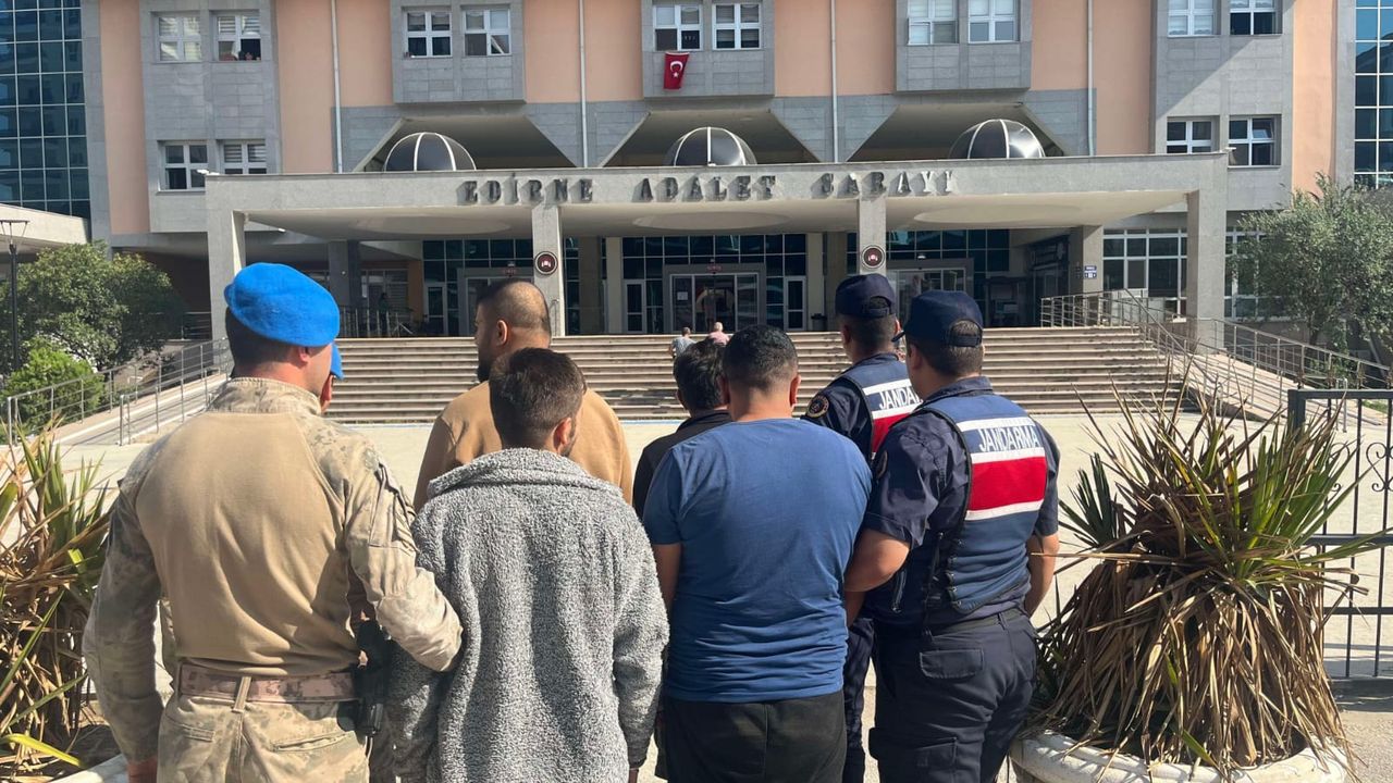 Edirne'de jandarma ekipleri iki haftada insan kaçakçısı oldukları iddiasıyla 81 zanlıyı yakaladı
