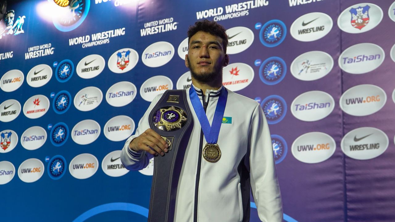 Kazak güreşçi Aitmukhan, ülkesine ilk altın madalyayı kazandırdı