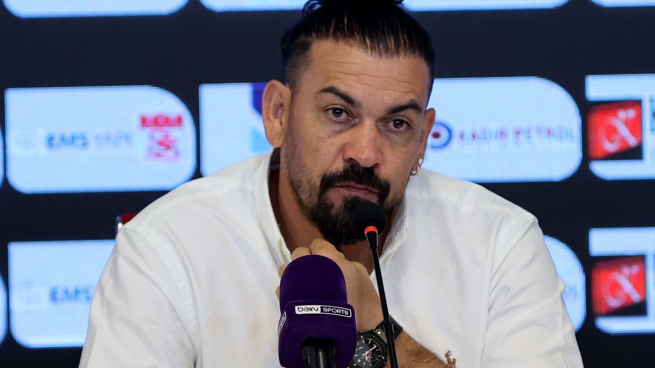 Sivasspor Teknik Direktörü Çetin: "Beraberliğe üzülecekken mağlup olduk