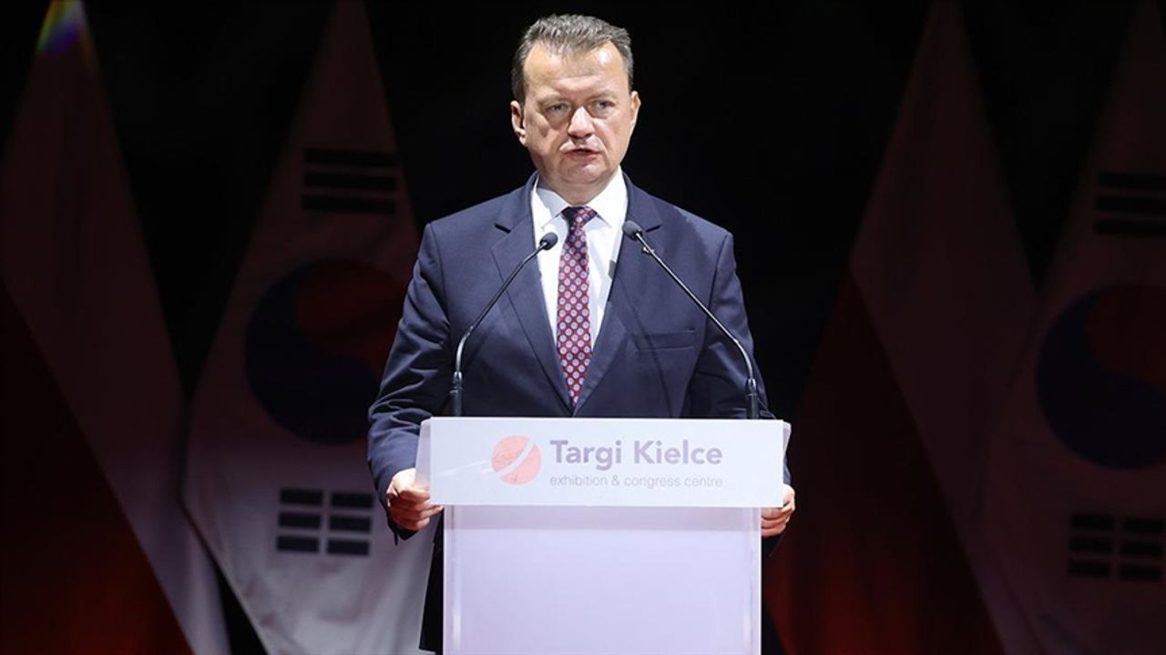 Polonya Savunma Bakanı Blaszczak, "çok gizli" belgeleri ifşa etmekle suçlanıyor