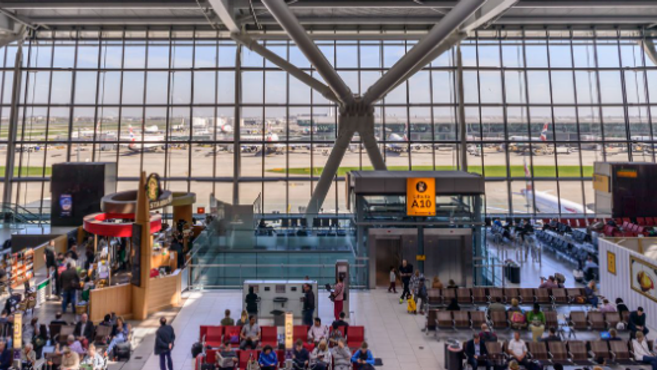 Dünya genelindeki uçuş bağlantılarıyla ünlü havaalanı