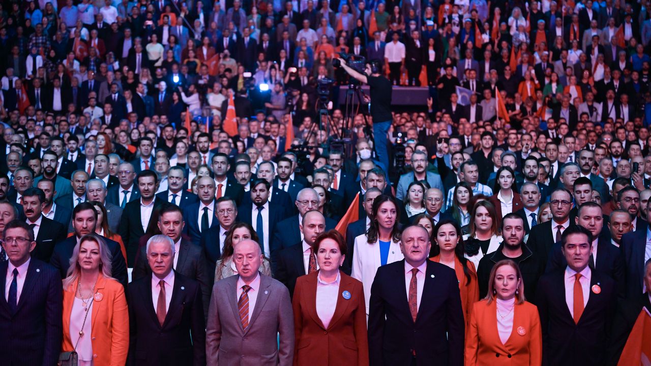 Meral Akşener partisinin 6. yılı etkinliğine katıldı - Yeni Çağrı Gazetesi