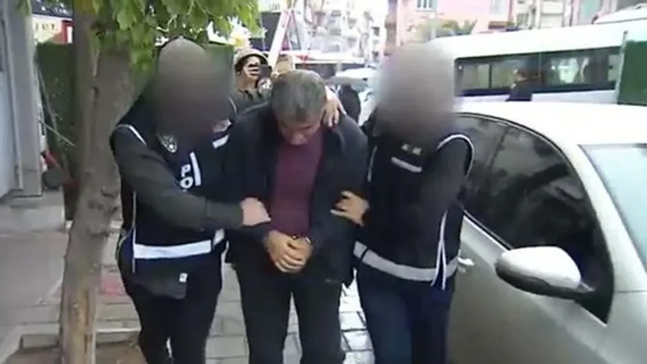 İzmir'de FETÖ'nün sözde üst düzey yöneticisi olduğu belirlenen kişi yakalandı