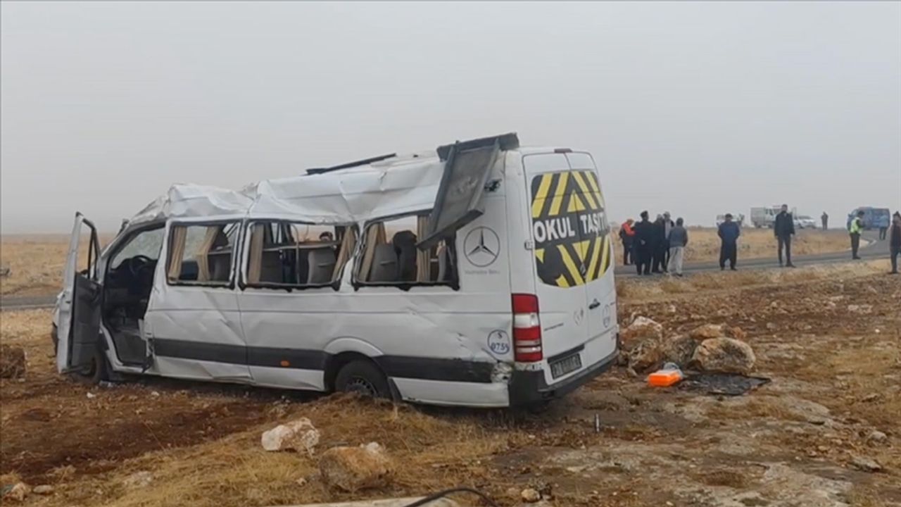 Gaziantep'te devrilen minibüsteki 18 kişi yaralandı