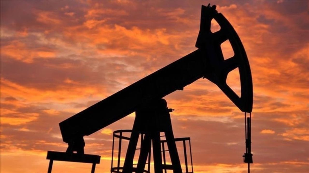 Brent petrolün varil fiyatı 82,98 dolar