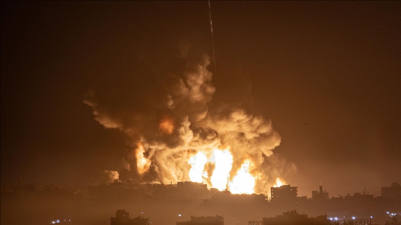 İsrail ordusu, Gazze'nin pek çok noktasına havadan ve karadan saldırdı