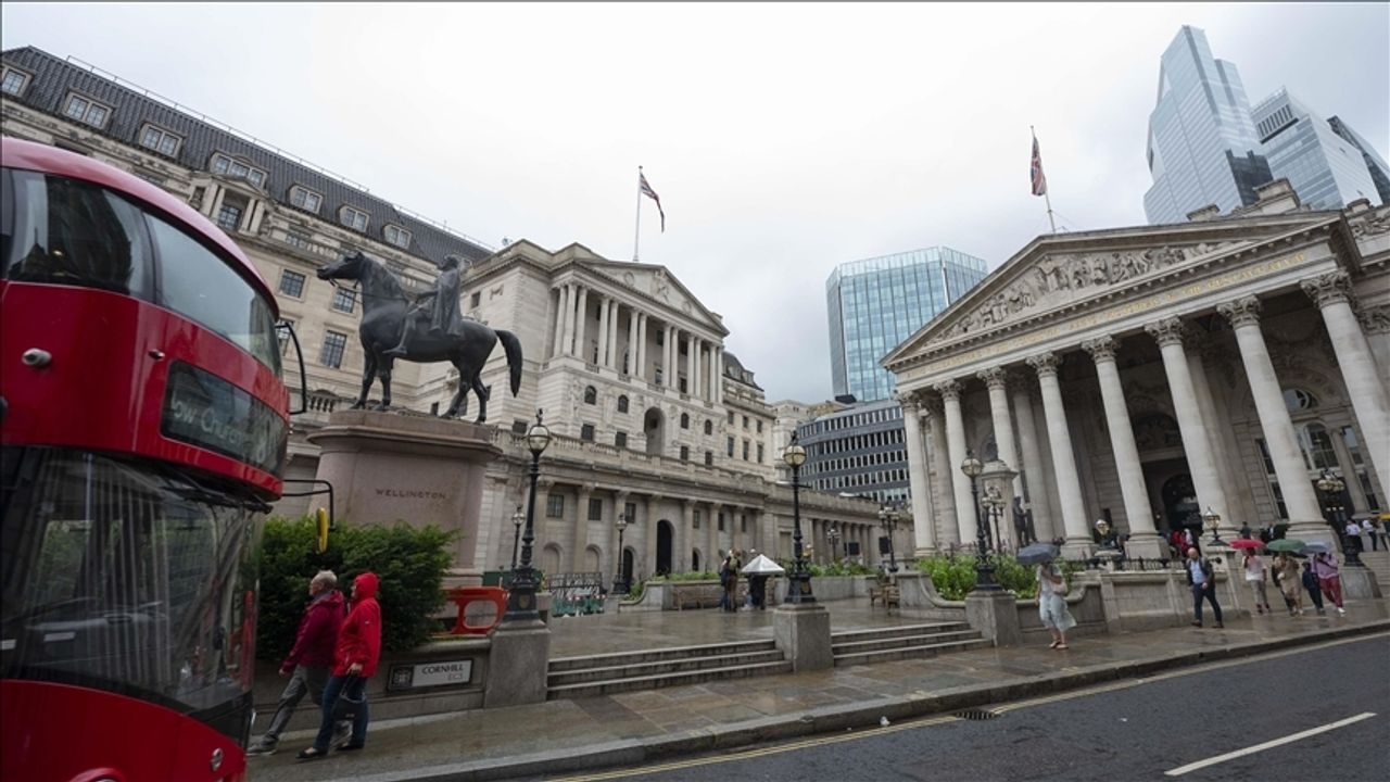 İngiltere Merkez Bankası, politika faizini sabit tuttu