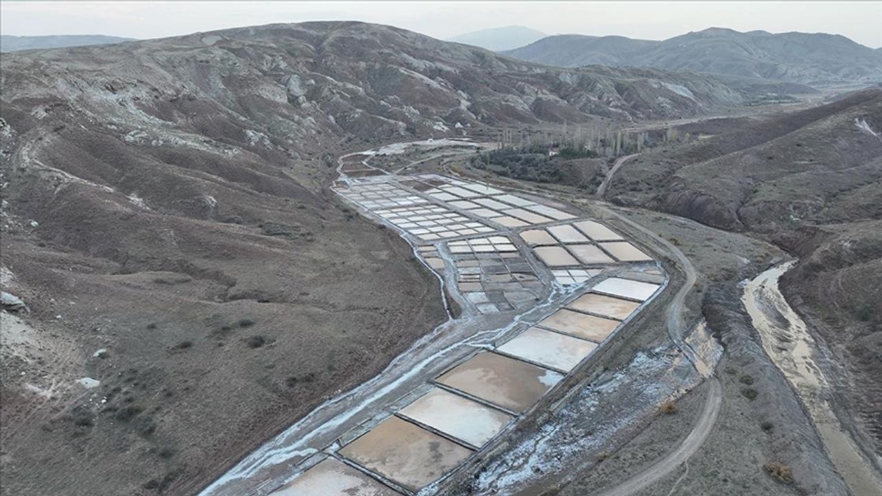 Sivas'ta iyotlu kaynak tuzu üretimi mesaisi sürüyor