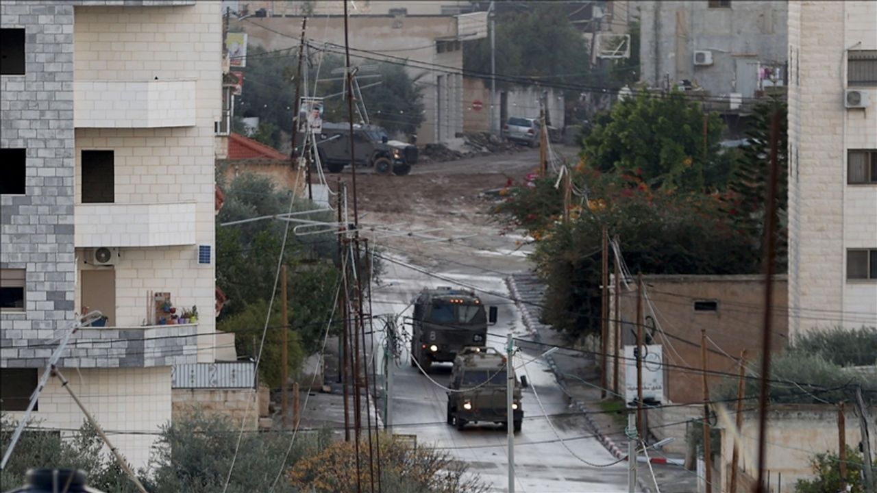 İsrail, işgal altındaki Batı Şeria'da baskınlara devam etti