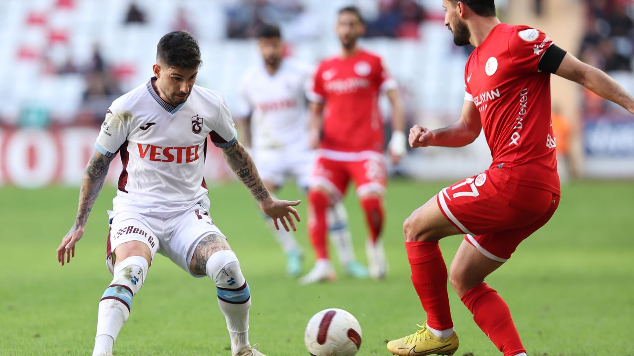 İlk yarı sonucu: Antalyaspor 0 - Trabzonspor 1