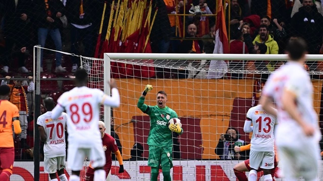 Galatasaray, sahasında Kayserispor’u 2-1 yendi