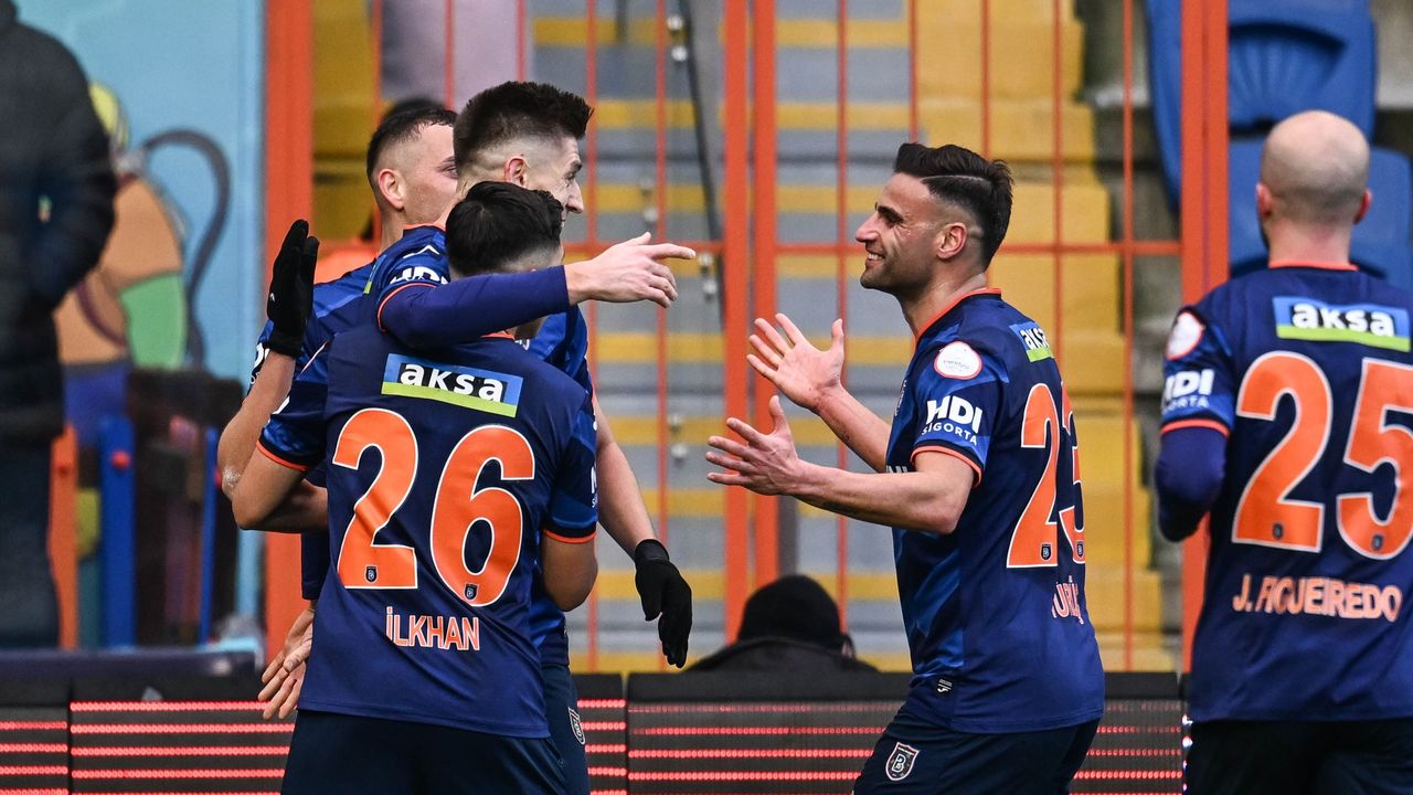 Başakşehir, sahasında İstanbulspor'u 2-0 yendi