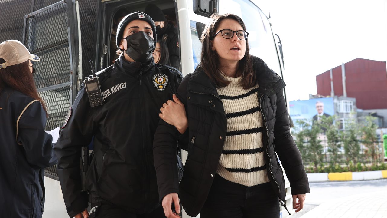 İstanbul Adliyesi'ne yönelik terör saldırısı şüphelileri sağlık kontrolünden geçirildi