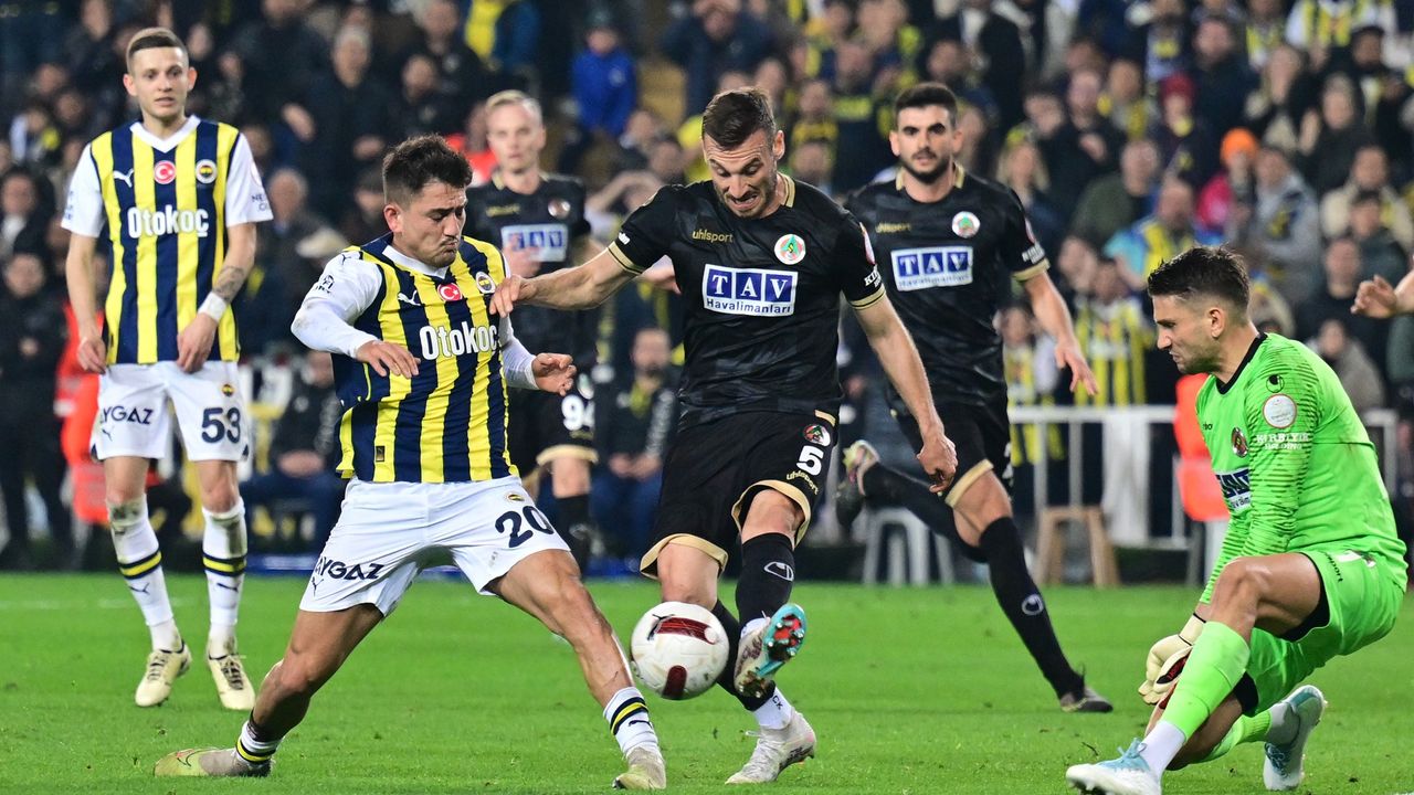 İlk yarı sonucu: Fenerbahçe 0 - Alanyaspor 1
