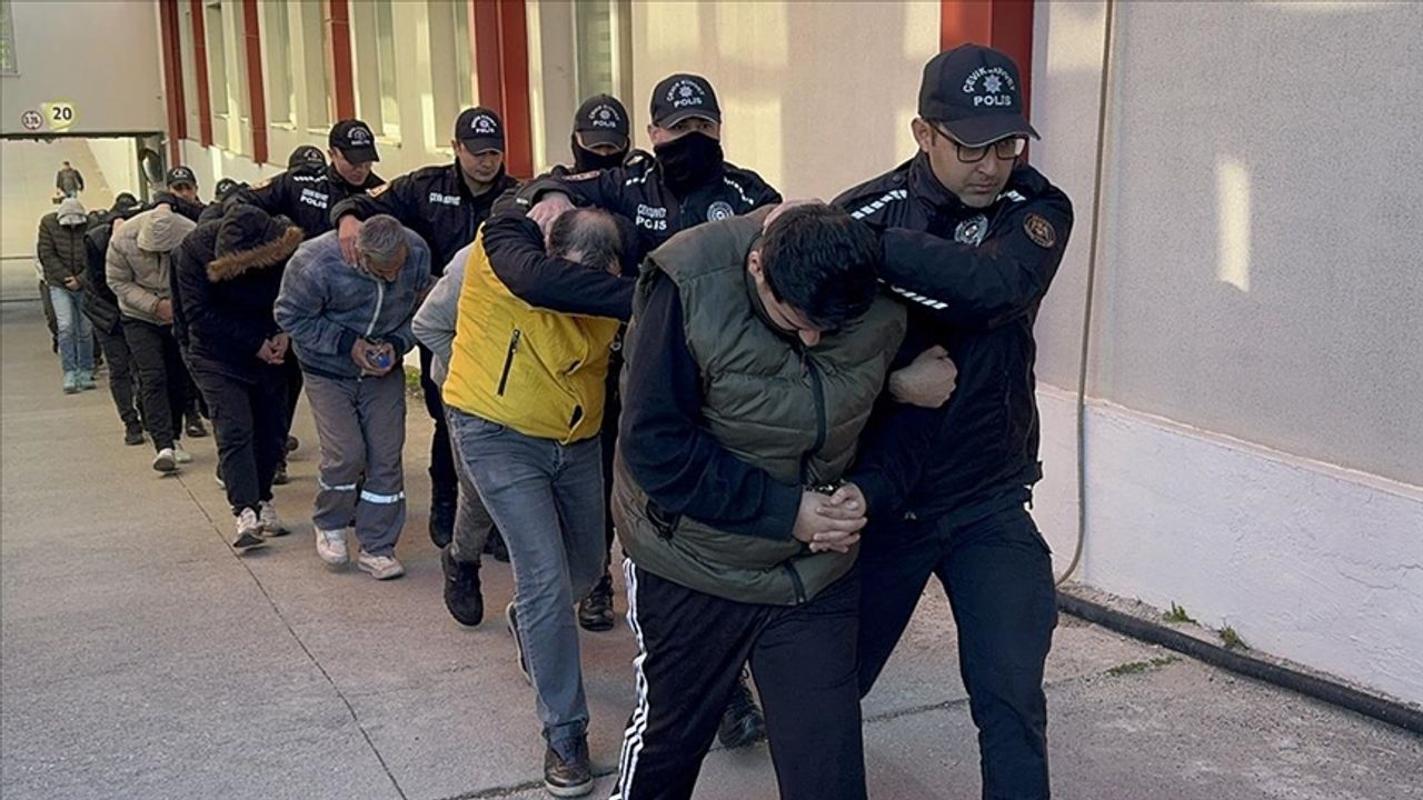 "Sibergöz-21" operasyonu kapsamında yakalanan 21 zanlı tutuklandı