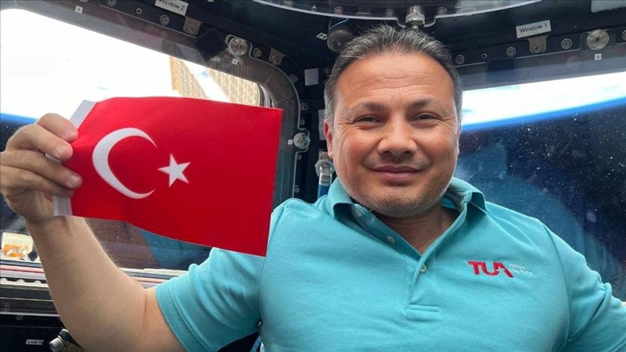 Astronot Alper Gezeravcı, Türkiye'nin ilk insanlı uzay serüveniyle tarihe geçti