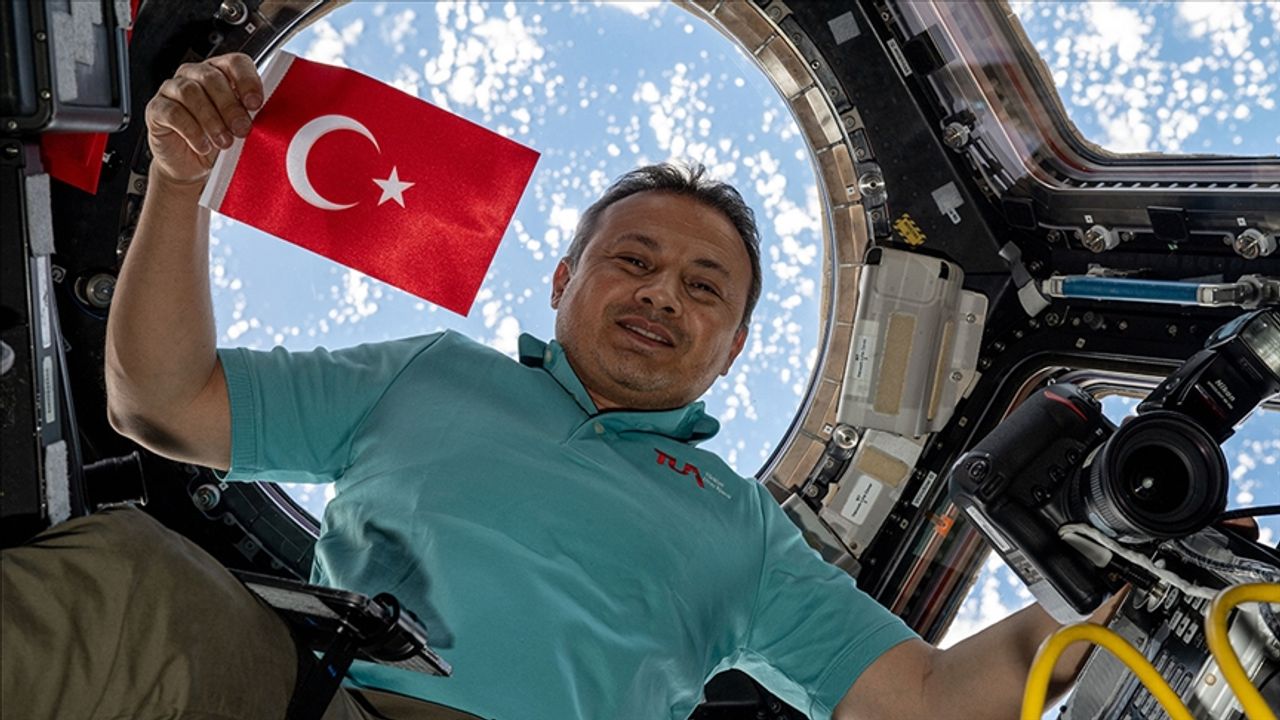 Astronot Gezeravcı'nın dönüş yolculuğu için canlı yayınlar TSİ 15.00'te başlayacak