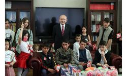 Kılıçdaroğlu, genel merkezde çocuklarla buluştu