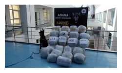 Sebze kasalarına gizlenen 113 kilo esrarı 'Uzi' buldu
