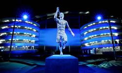 Manchester City, Agüero'nun heykelini dikti