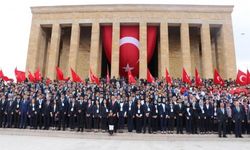 Bakan Kasapoğlu, gençler ve sporcularla Anıtkabir'i ziyaret etti